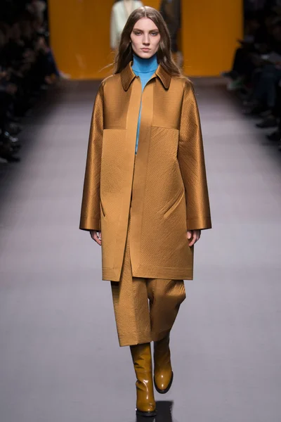 Look 3
